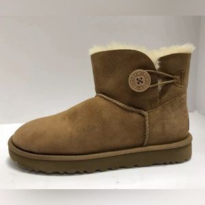 UGG Women's Mini Bailey Button II Boots Chestnut, Size 9M